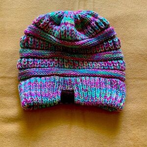 Ladies ponytail beanie